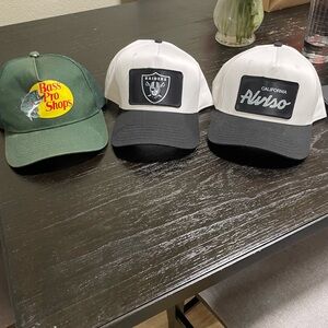 3 snap backs🔥